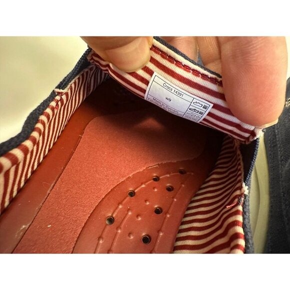 Crocs 'NWOT' Walu Canvas Loafer Women's Size 9.0 - Picture 11 of 12